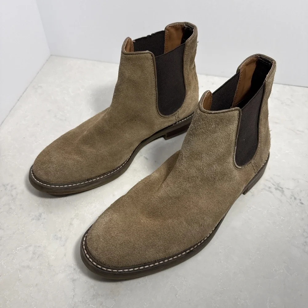 Clark's  Jaxen Chelsea Taupe‎ Suede boot, Size 7 .5 Ankle Pull-On